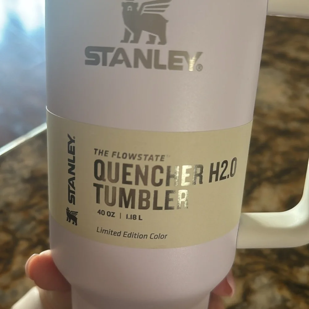 Stanley Quencher 2.0 Tumbler in Light Purple - Picture 3 of 3